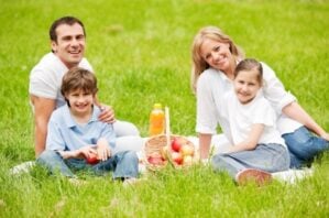brisbane kids on a picnic with their parents