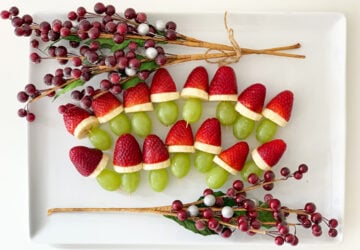 christmas grinch grape, fun, healthy, edible, christmas, grinch, hats, holly, strawberry, grapes, bananas